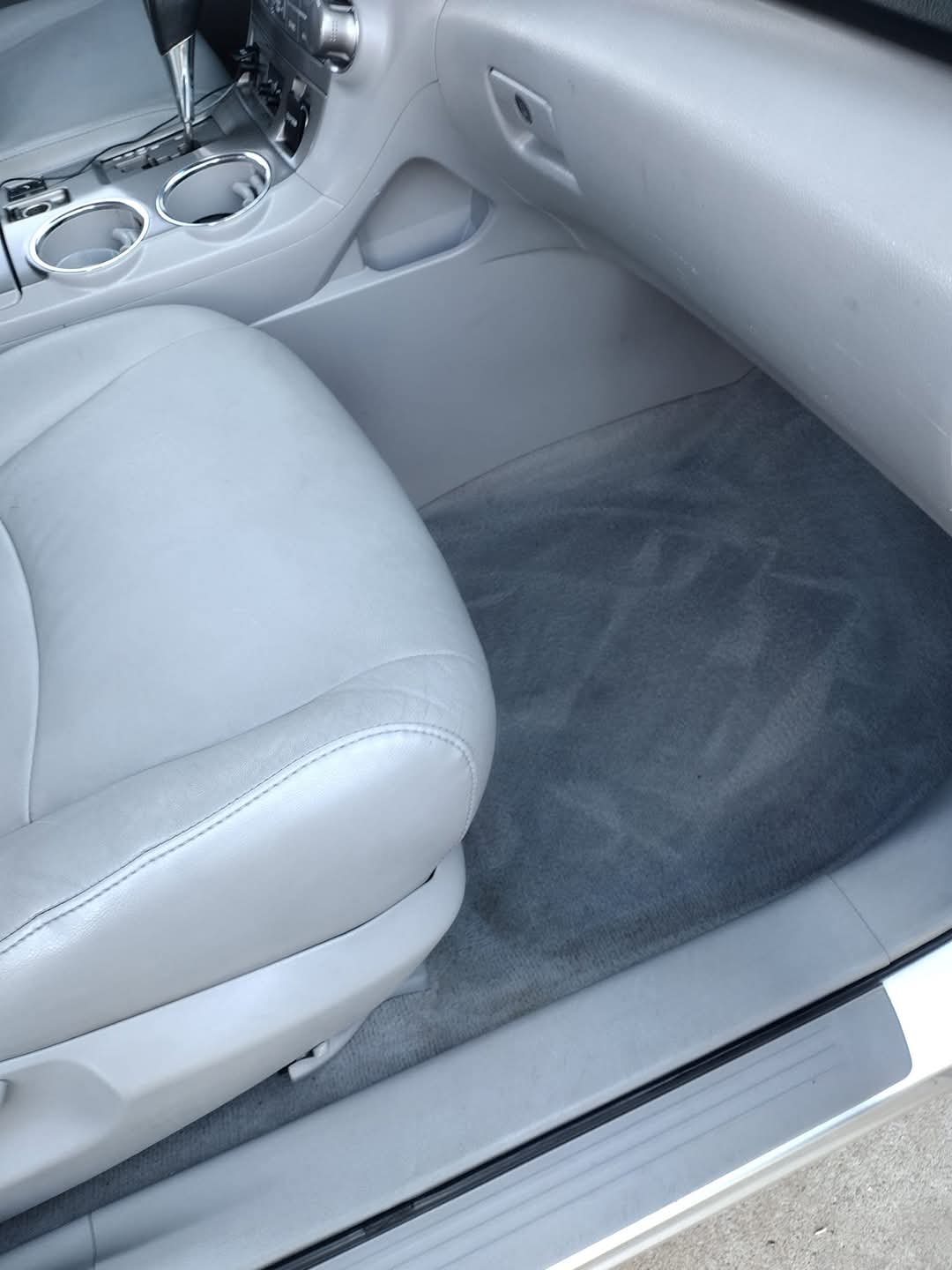 Car floor carpet shampoo